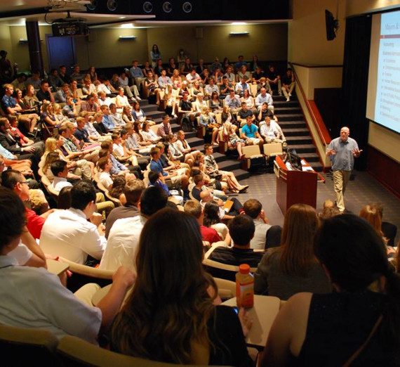 Jepson Center photographié en 1988, en couleur